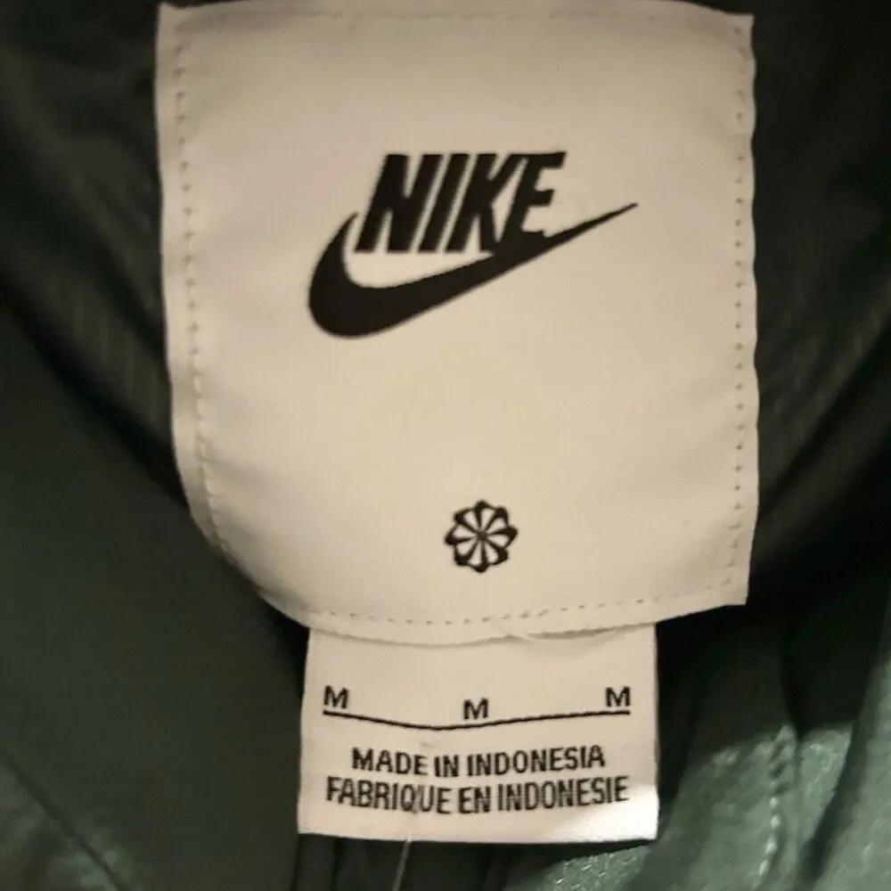 Nike Sportswear Men’s Size M Club PrimaLoft Green Winter Puffer Vest